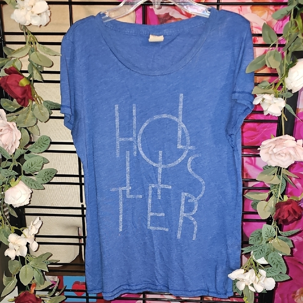 Hollister Women's Blue Graphic Tee Size Large